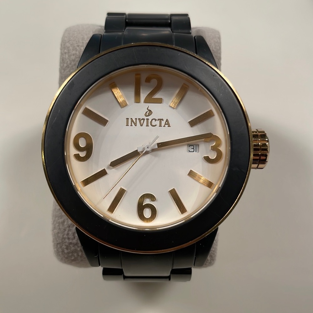 Men’s Invicta Model 1192. Good condition. Black and gold.